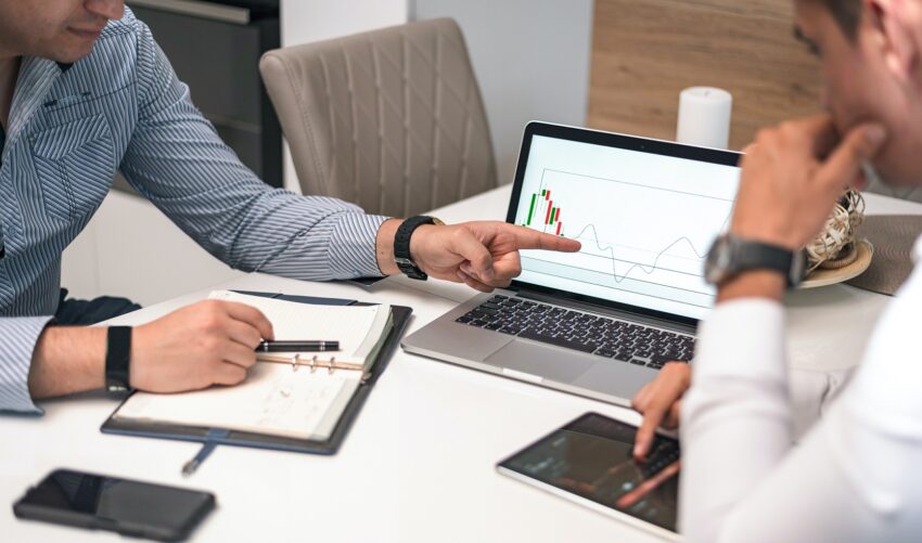 https://www.pexels.com/photo/man-sitting-at-desk-discussing-data-on-a-laptop-screen-5784805/