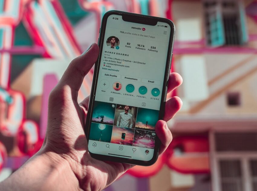 https://www.pexels.com/photo/turned-on-black-android-smartphone-2971692/